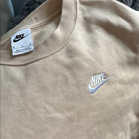 Nike Tan Crewneck Sweatshirt - Picture 1 of 1